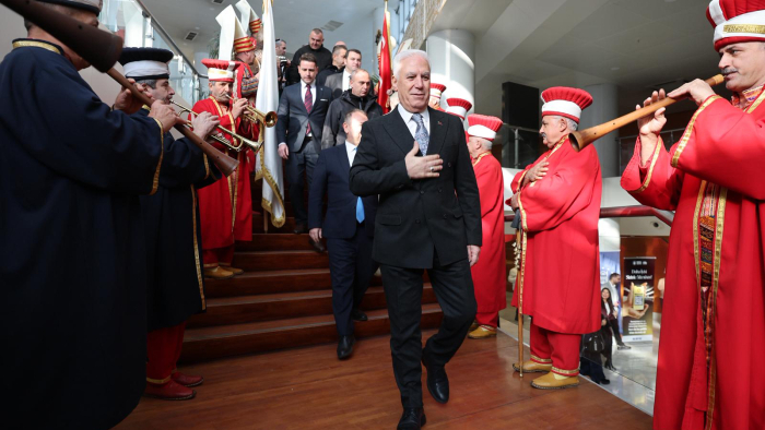 BURSA’DA TARİHİ GURUR: 700. YIL COŞKUSU TÜM ŞEHRİ SARIYOR